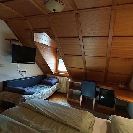 Guesthouse Pri Zalogarju Zelezniki Kültér fotó