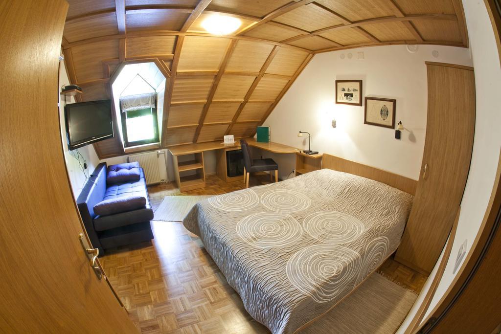 Guesthouse Pri Zalogarju Zelezniki Szoba fotó