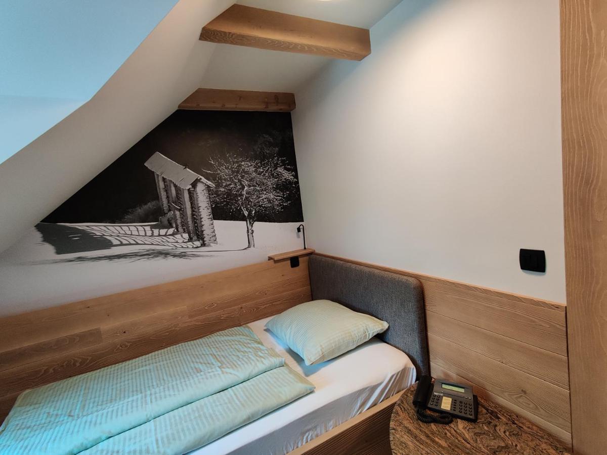 Guesthouse Pri Zalogarju Zelezniki Kültér fotó
